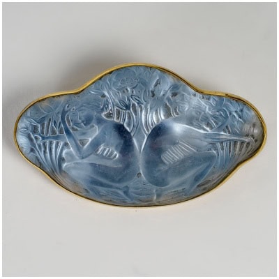 1913 René Lalique – Broche Deux Figurines Dos à Dos Verre Sur Clinquant Bleu 3