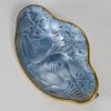 1913 René Lalique – Broche Deux Figurines Dos à Dos Verre Sur Clinquant Bleu 10