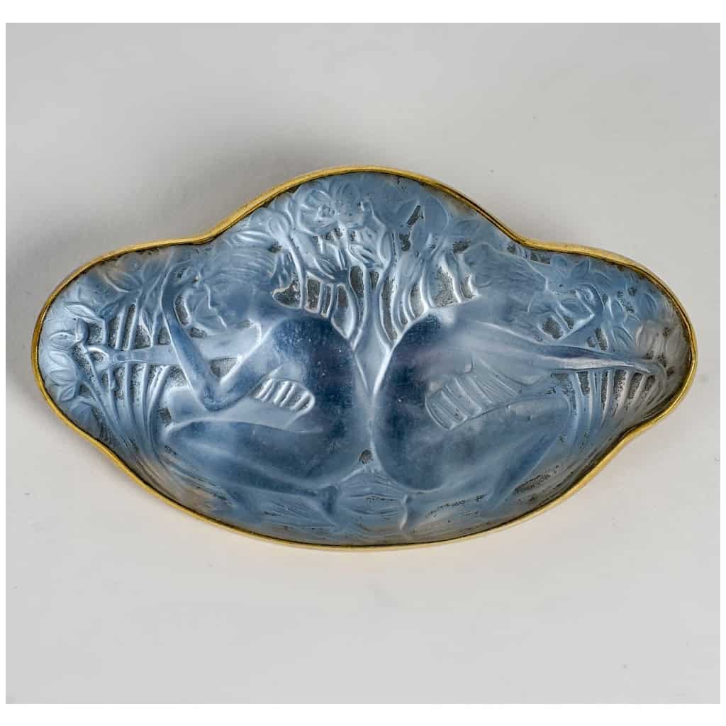 1913 René Lalique – Broche Deux Figurines Dos à Dos Verre Sur Clinquant Bleu 6