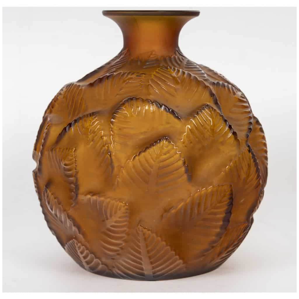 1926 René Lalique – Vase Ormeaux Verre Ambre 3