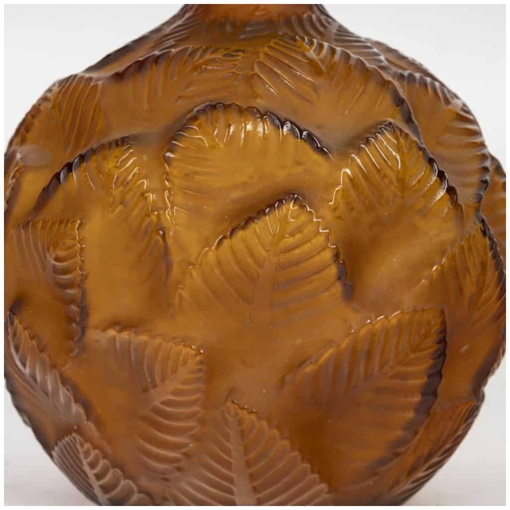 1926 René Lalique – Vase Ormeaux Verre Ambre 5