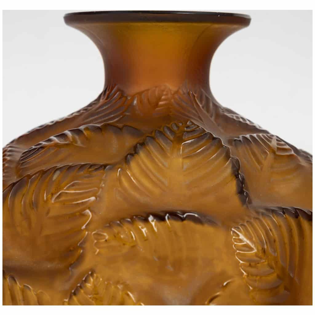 1926 René Lalique – Vase Ormeaux Verre Ambre 6