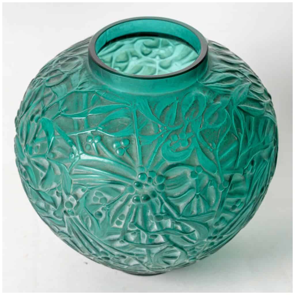 1920 René Lalique – Vase Gui Verre Vert Canard Patiné Blanc 6