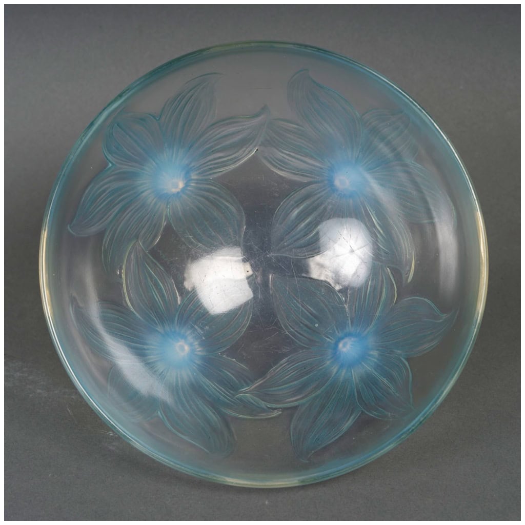 1924 René Lalique – Coupe Lys Verre Opalescent Patiné Bleu 4