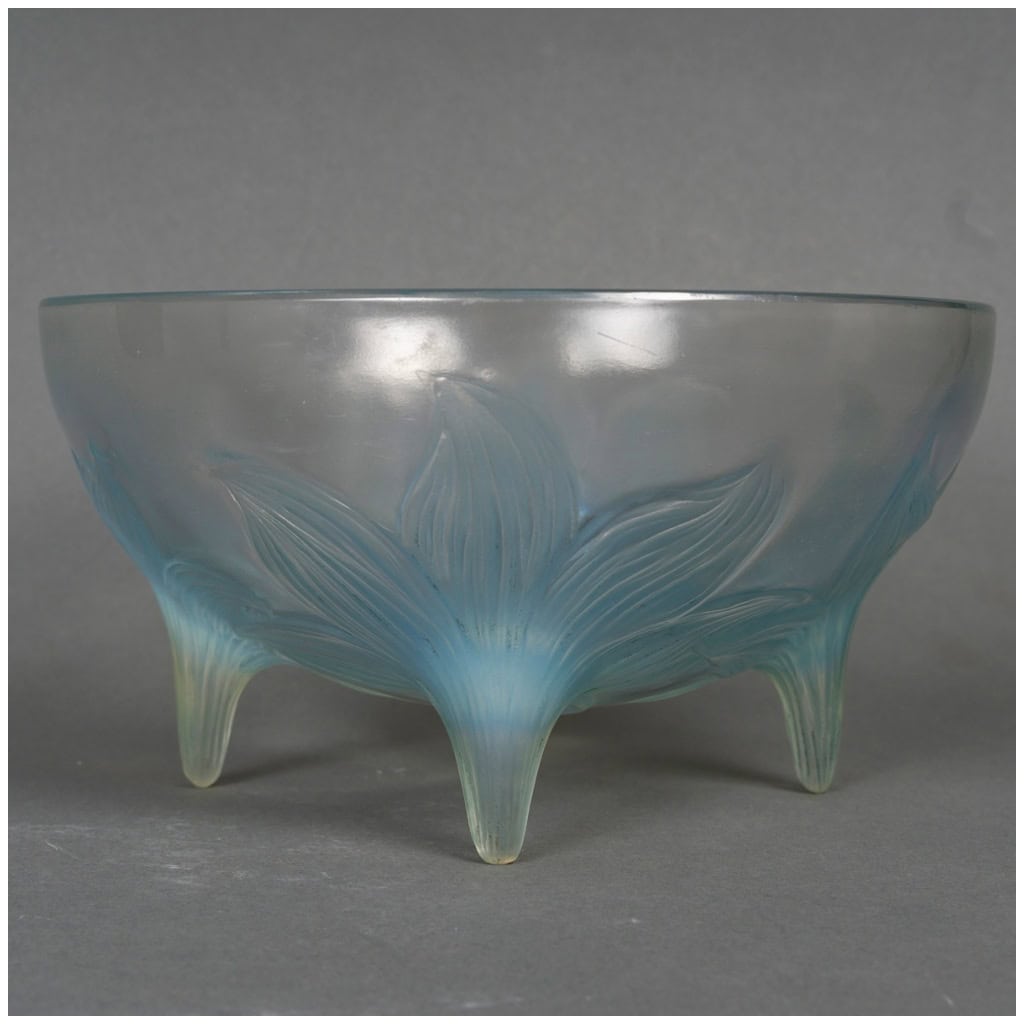 1924 René Lalique – Coupe Lys Verre Opalescent Patiné Bleu 5