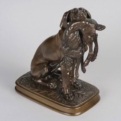 Sculpture – Chien Tenant Un Lièvre Dans La Gueule , Ferdinand Pautrot (1832 – 1874) – Bronze