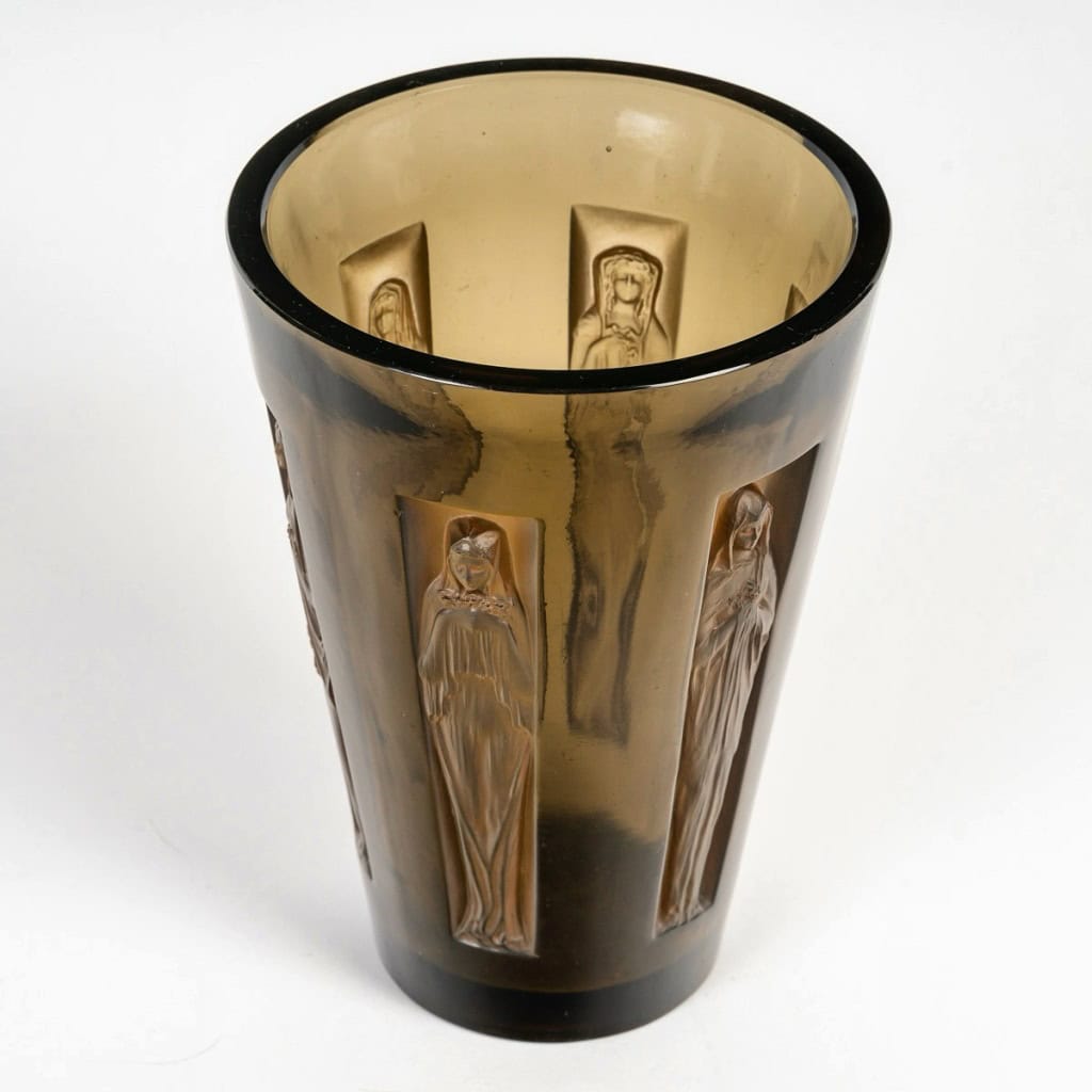 1912 René Lalique – Vase Gobelets Six Figurines Verre Topaze Fumé Patiné Sépia 4