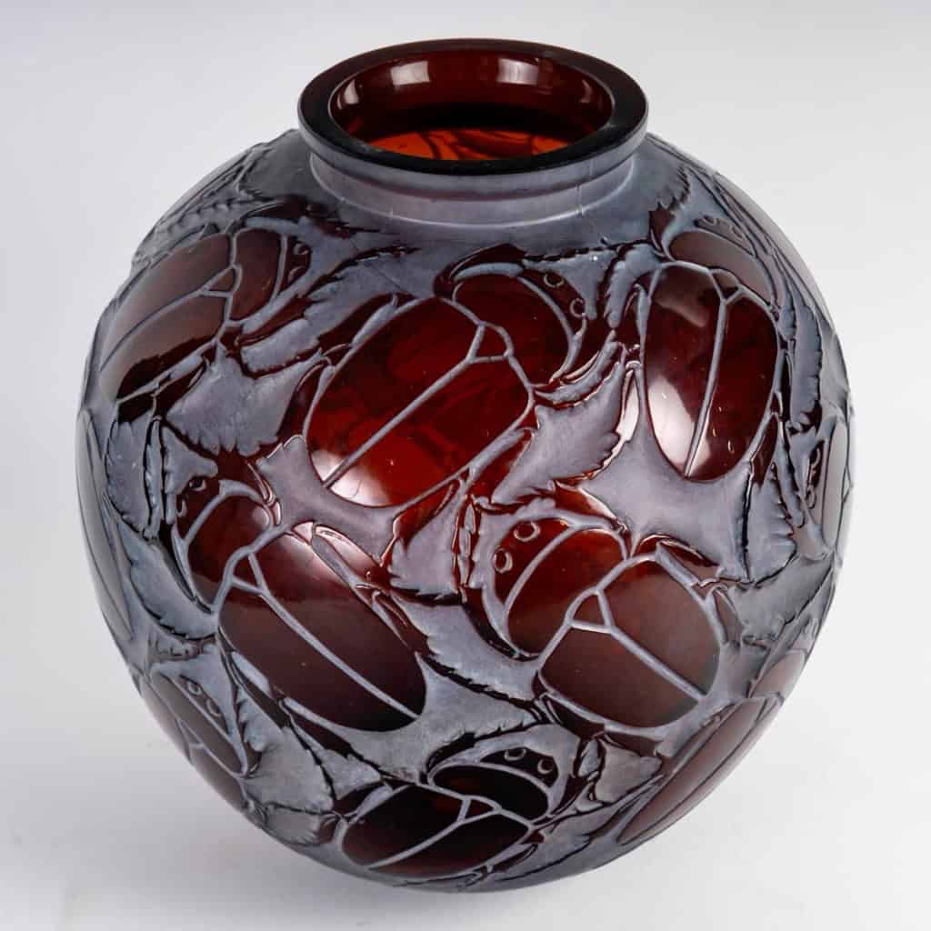 1923 René Lalique – Vase Gros Scarabées Verre Ambre Foncé Patiné Blanc 4