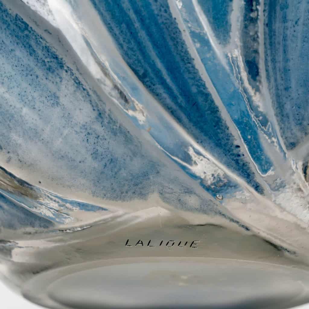 1912 René Lalique – Vase Sauterelles Verre Blanc Patiné Bleu 7