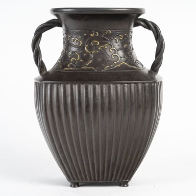 Original vase japonais en fonte de fer 3