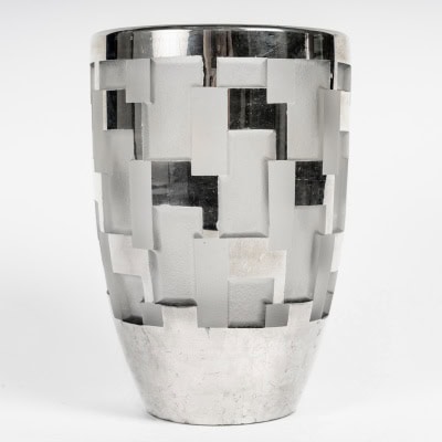 1930 Jean Luce – Vase Art Deco Moderniste Verre Blanc Emaillé Argent