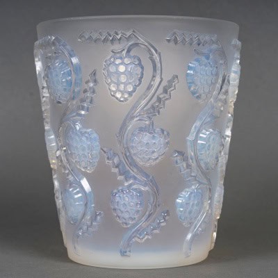 1938 René Lalique – Vase Muscat Verre Opalescent