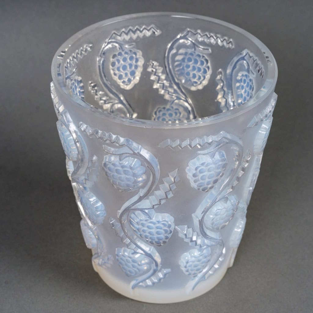 1938 René Lalique – Vase Muscat Verre Opalescent 4