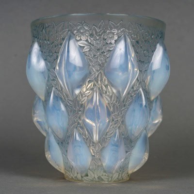 1927 René Lalique – Vase Rampillon Verre Opalescent Patiné Bleu