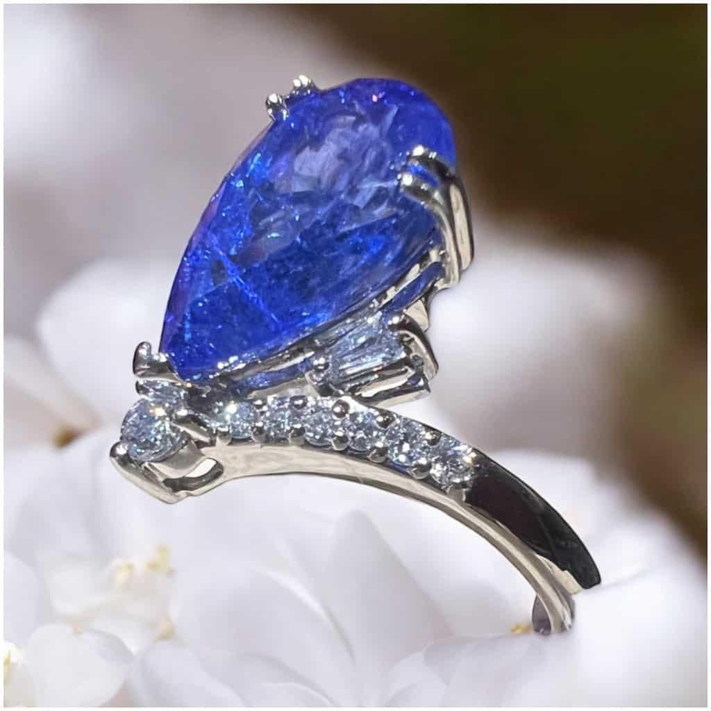 Tanzanite De 3.75 Cts Entourée De Diamants, Bague “diadème” Or Blanc 18 Ct 7