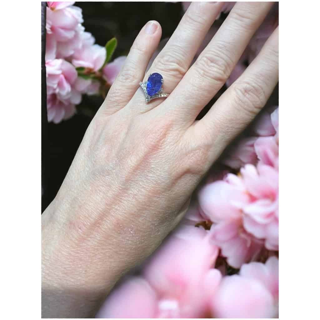 Tanzanite De 3.75 Cts Entourée De Diamants, Bague “diadème” Or Blanc 18 Ct 9