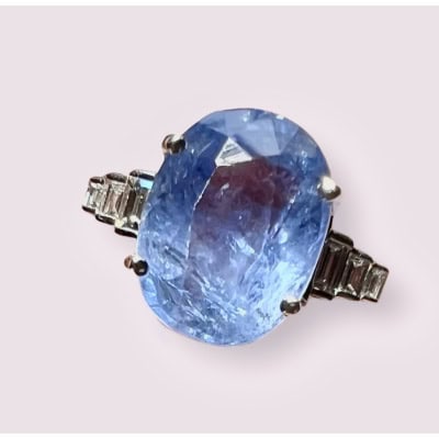 Bague Saphir De Ceylan Naturel De 6,54carats épaulé De Diamants” Baguette”