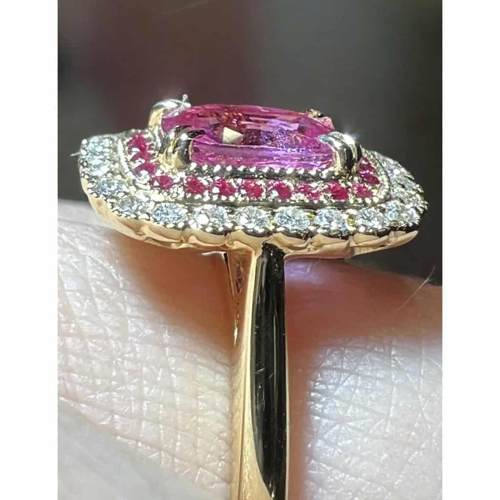 Bague Saphir rose 1.20 carat environ entouré pavage diamants et saphirs roses 6