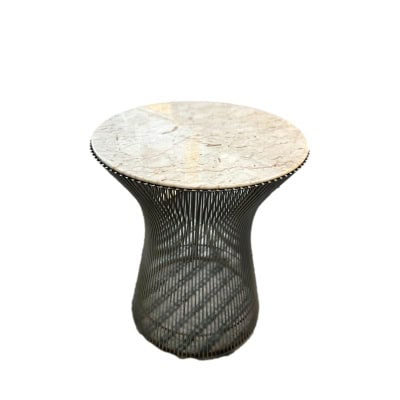 Knoll& Waren PLATNER, Paire de tables d’appoint en acier, plateau en marbre blanc veiné beige 3