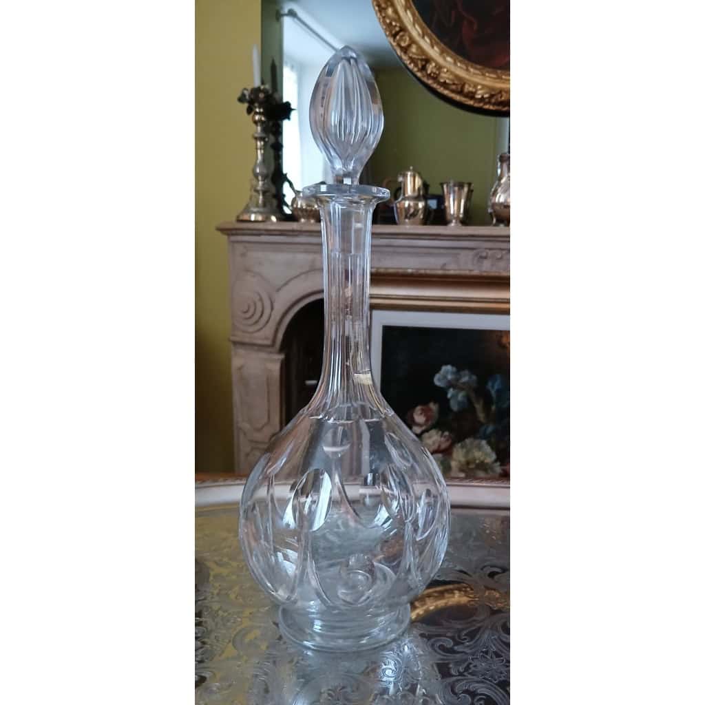 UNE GRANDE CARAFE EN CRISTAL À PIEDOUCHE SAINT LOUIS MODÈLE VIC 4