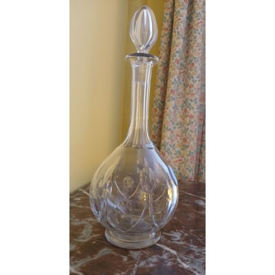 UNE GRANDE CARAFE EN CRISTAL À PIEDOUCHE SAINT LOUIS MODÈLE VIC