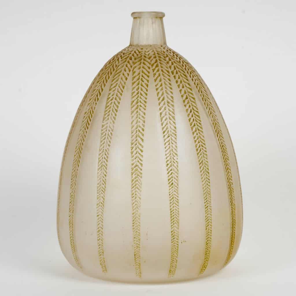 1921 René Lalique – Vase Mimosa Verre Blanc Patiné Vert 3