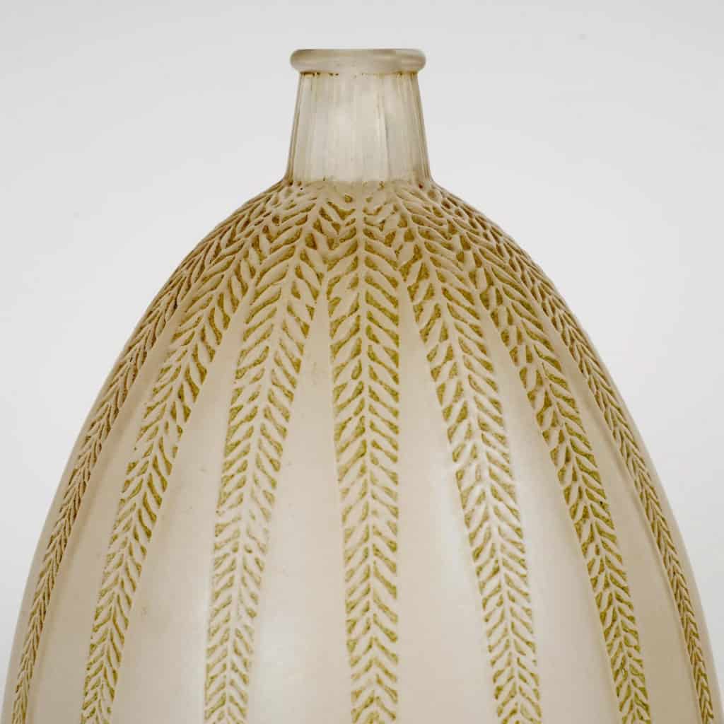 1921 René Lalique – Vase Mimosa Verre Blanc Patiné Vert 5