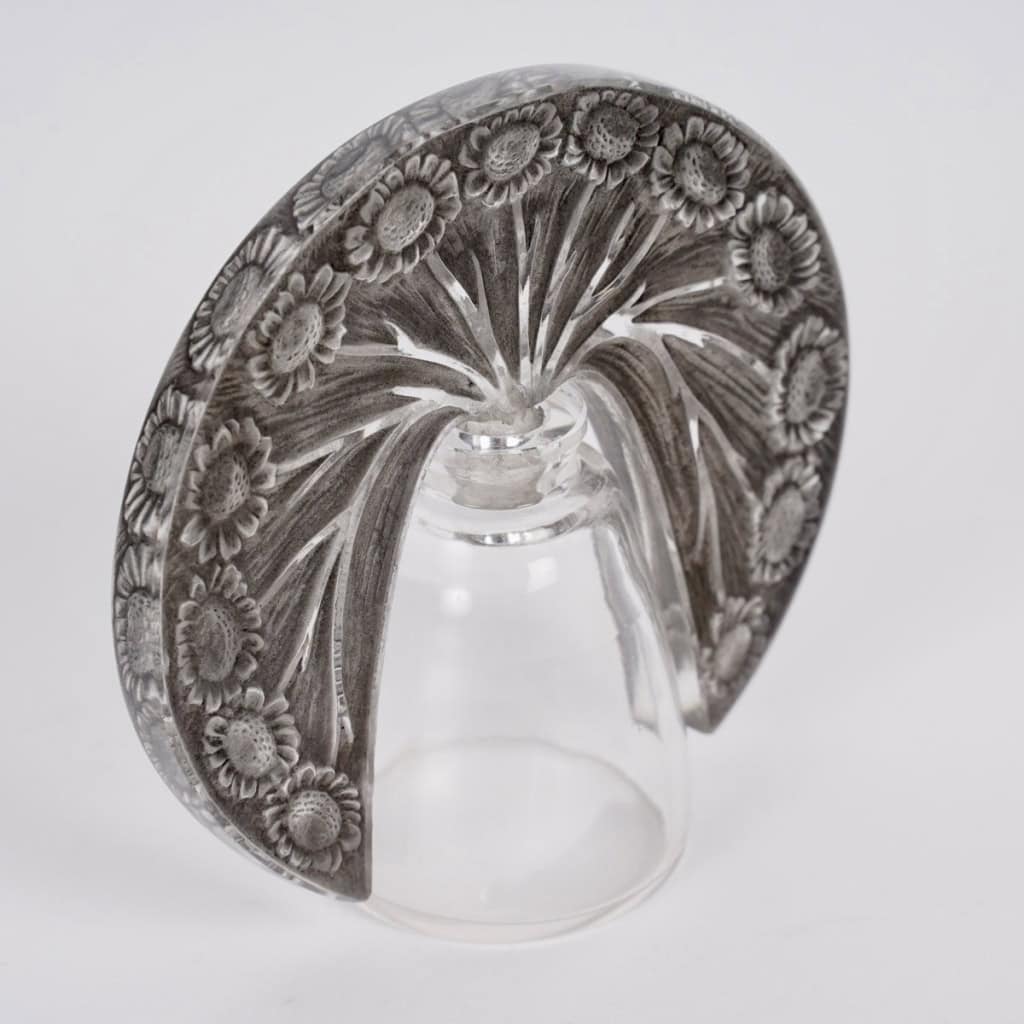 1913 René Lalique – Flacon Pâquerettes Verre Blanc Patiné Gris Pour Roger Et Gallet 4