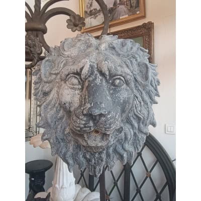 TETES DE LION – BOUCHES DE FONTAINE