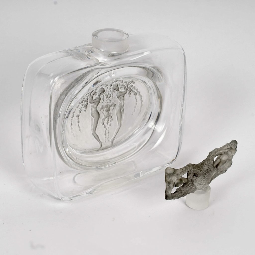 1912 René Lalique – Flacon Deux Figurines Bouchon Figurines Verre Blanc Patiné Gris 4