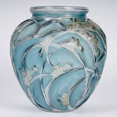 1912 René Lalique – Vase Sauterelles Verre Blanc Patiné Bleu Et Vert