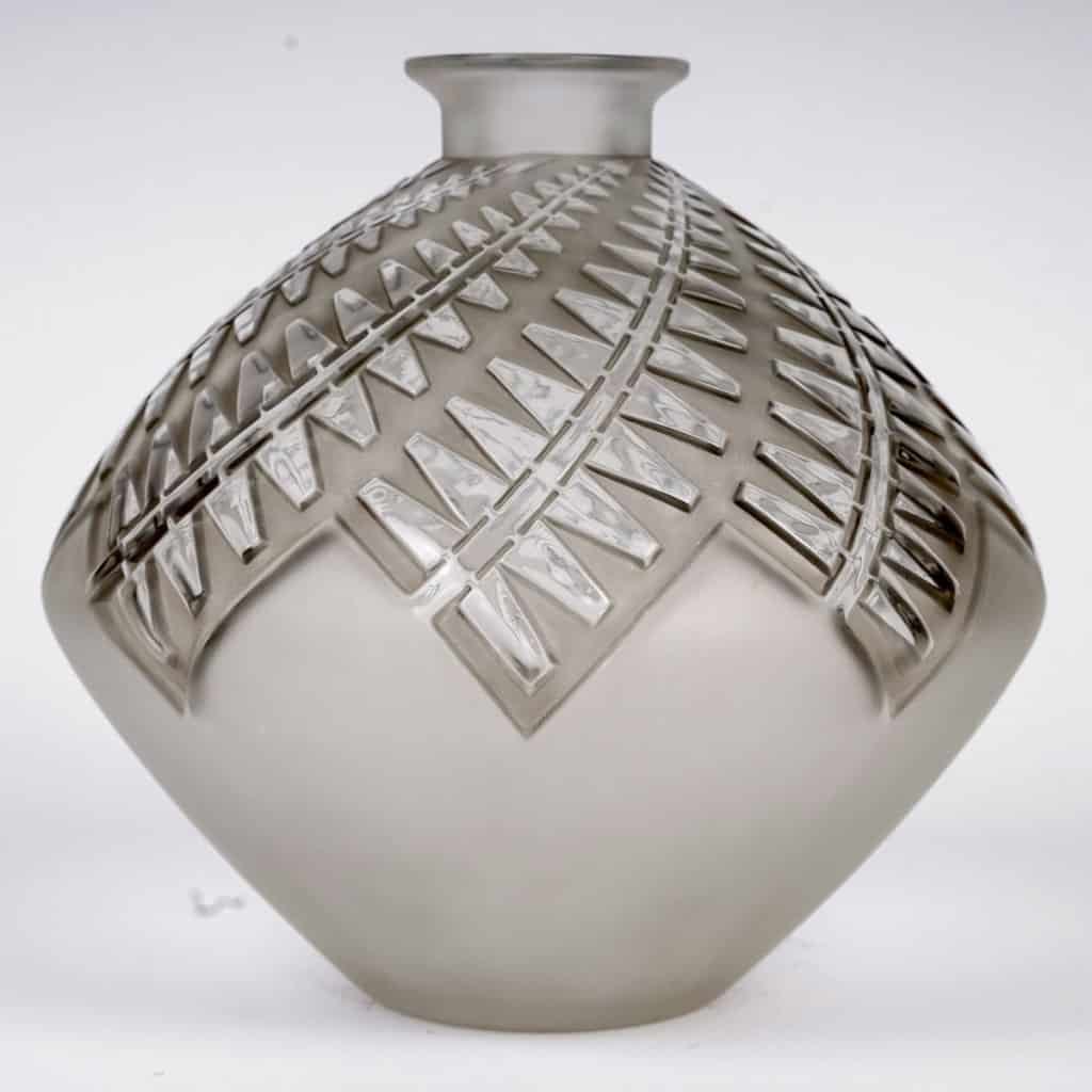 1925 René Lalique – Vase Art Deco Montargis Verre Blanc Patiné Gris 3