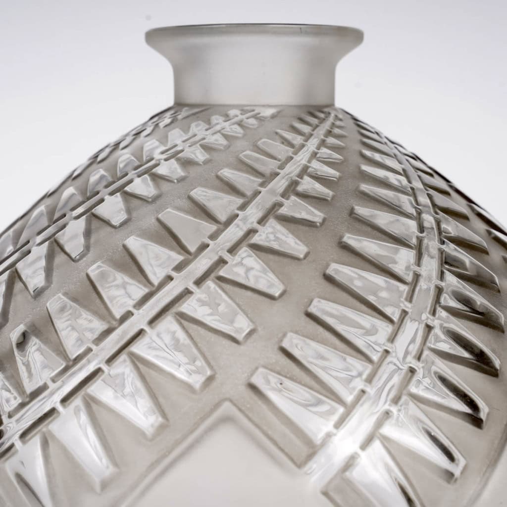 1925 René Lalique – Vase Art Deco Montargis Verre Blanc Patiné Gris 5