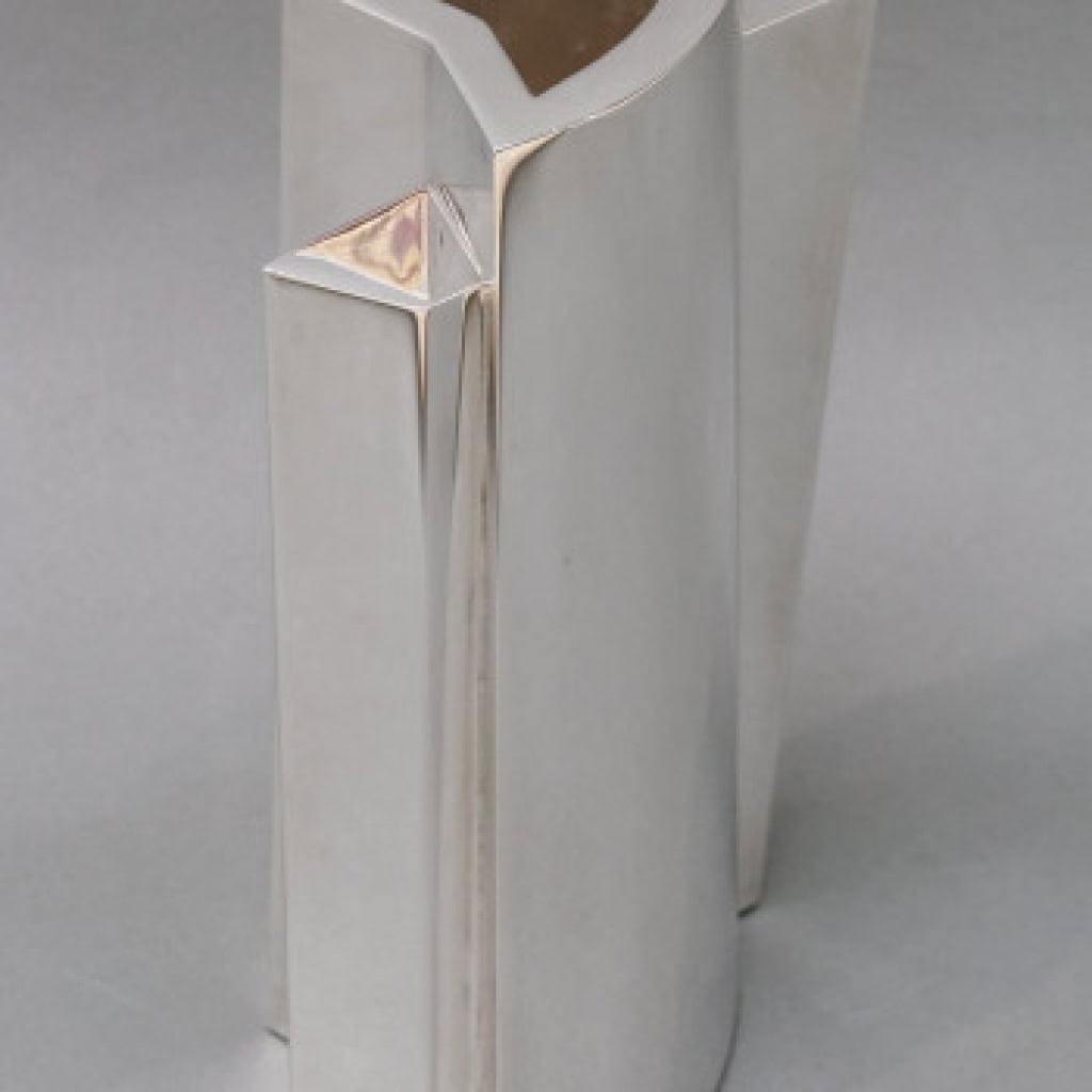 ORFEVRE GARRIDO – VASE CONSTRUCTIVISTE EN ARGENT – Circa 2004 17