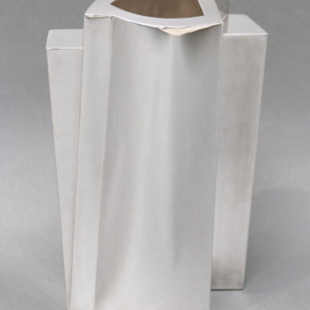 ORFEVRE GARRIDO – VASE CONSTRUCTIVISTE EN ARGENT – Circa 2004 14