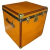 Malle Moynat orange pour chapeaux, forme cube 17