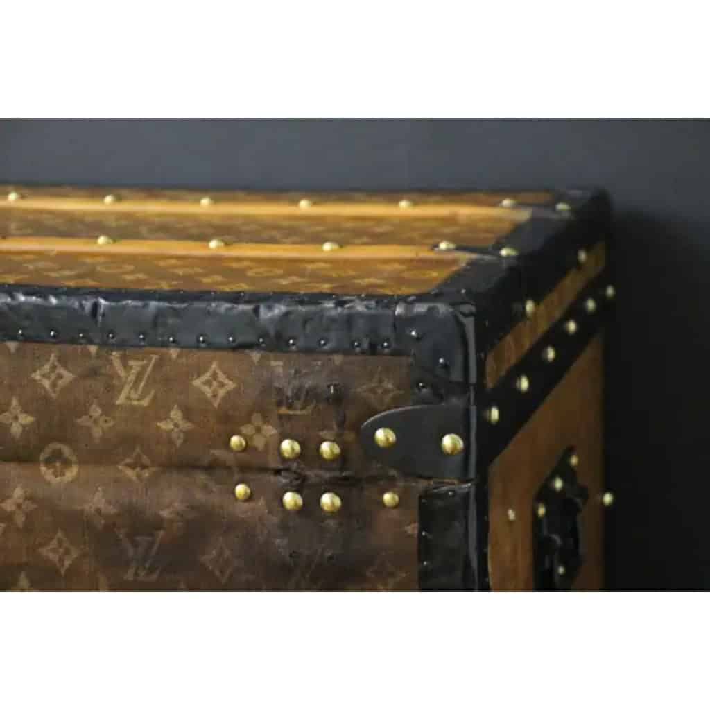 Malle Louis Vuitton en toile tissée 75 cm 12