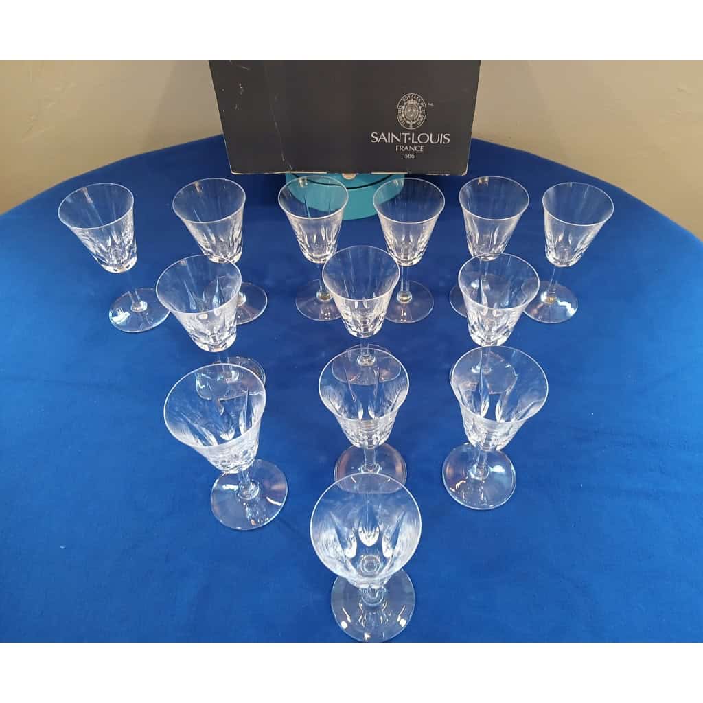 Série de 13 verres à vin en cristal de Saint Louis signés modèle Cerdagne 3