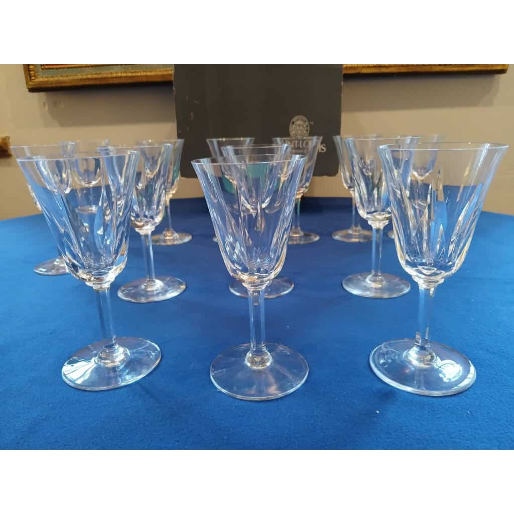 Série de 13 verres à vin en cristal de Saint Louis signés modèle Cerdagne 4