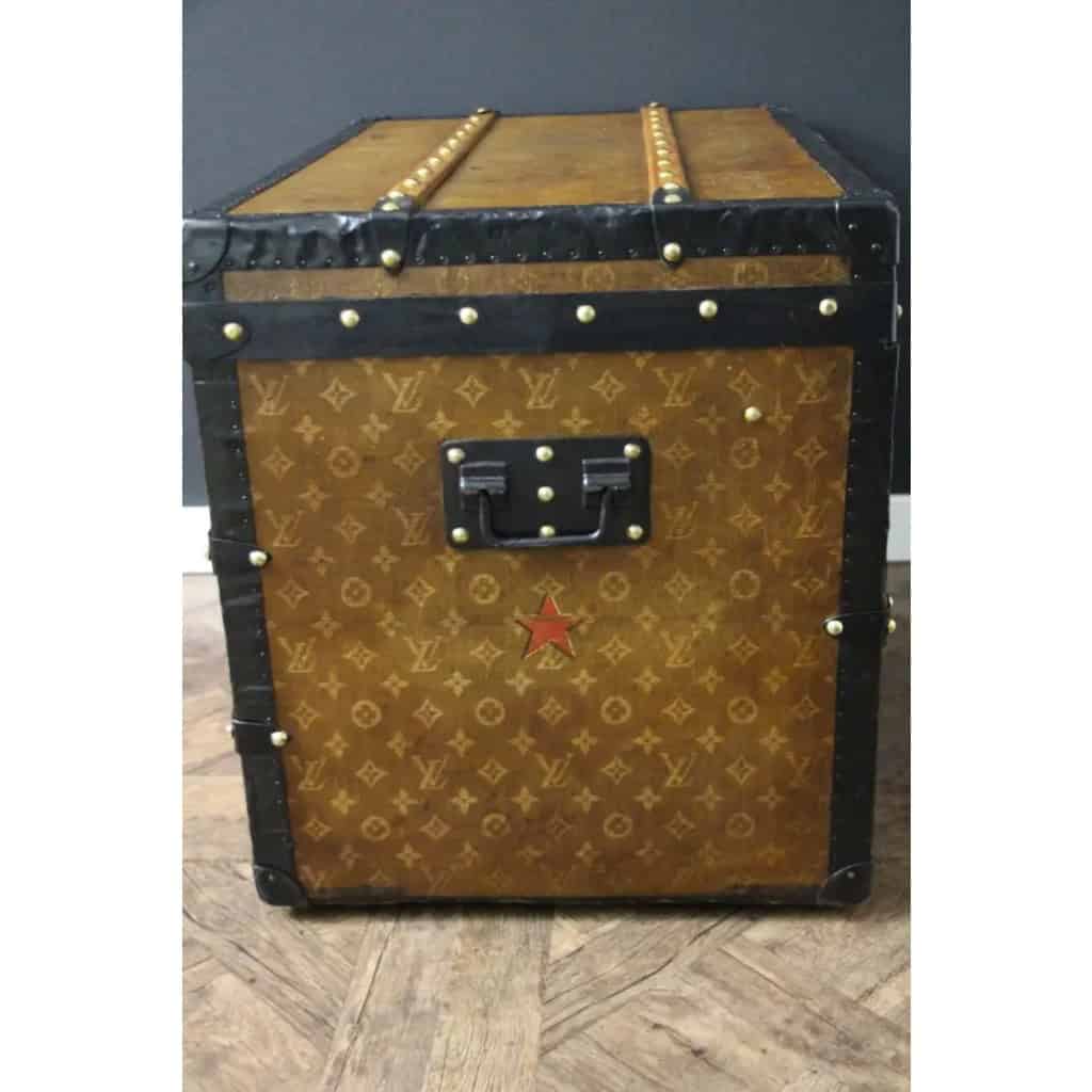 Malle Louis Vuitton en toile tissée 75 cm 9