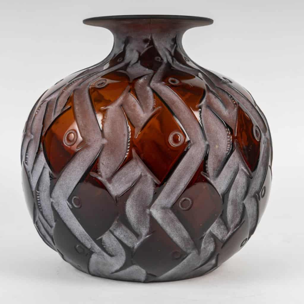 René Lalique, 1928 – Vase “Penthièvre” Teinté Ambre . 4