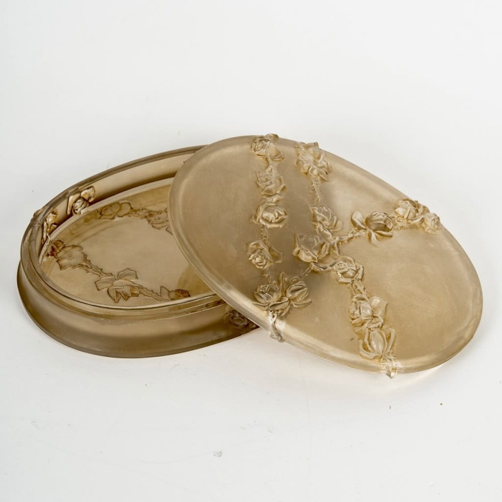 1913 René Lalique – Boîte Roses En Relief Verre Blanc Patiné Sépia 6