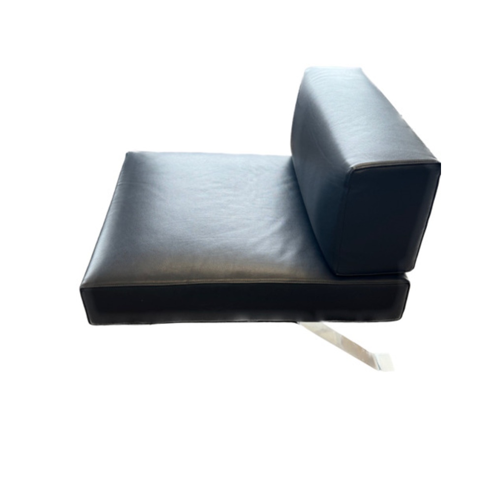 Charlotte Perriand pour Cassina: paire de Fauteuil 3