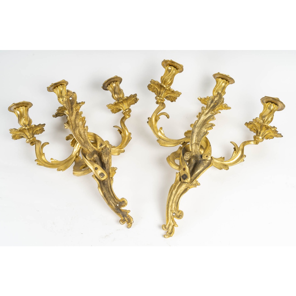 Paire d’appliques en bronze de style Louis XV. XIXème siècle 5