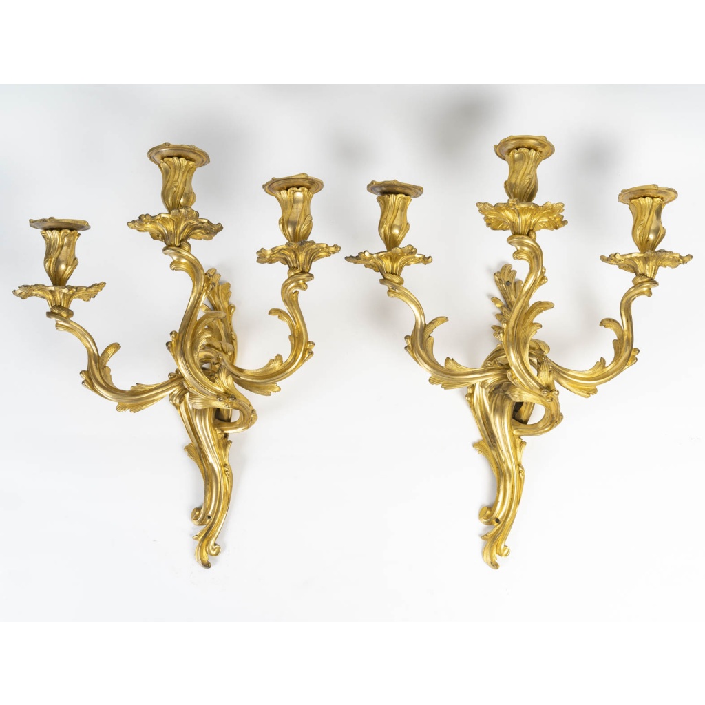 Paire d’appliques en bronze de style Louis XV. XIXème siècle 3