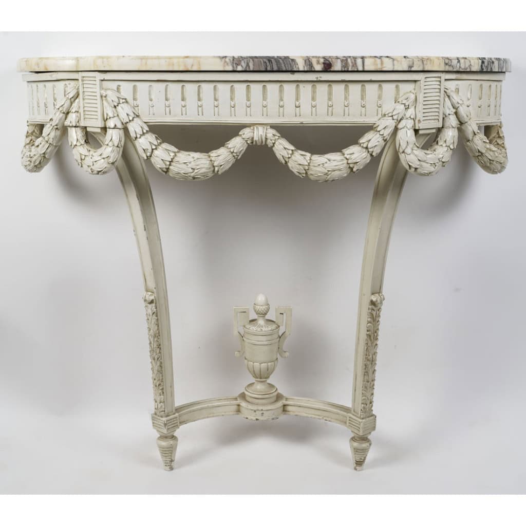 Paire de consoles de style Louis XVI. 4