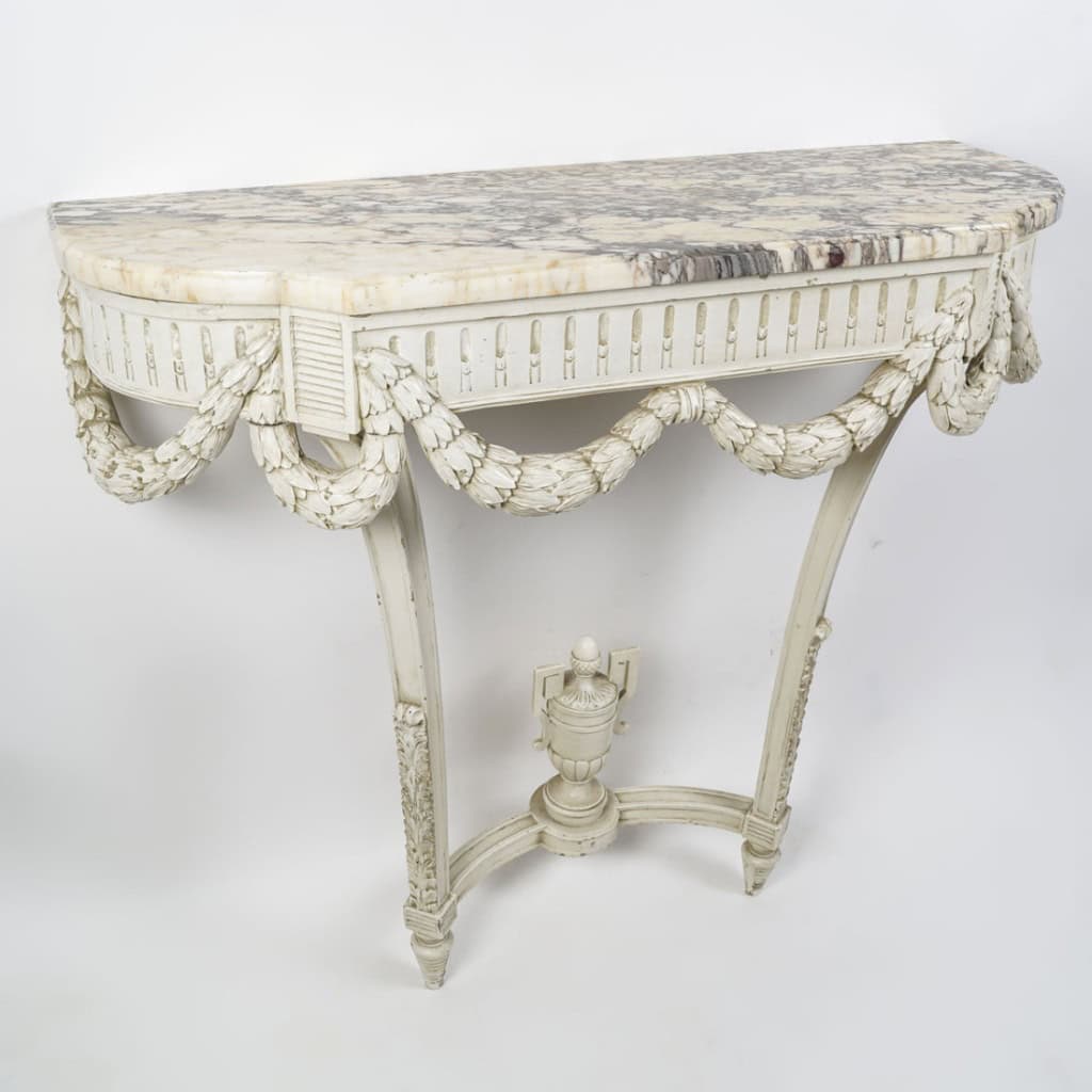 Paire de consoles de style Louis XVI. 6