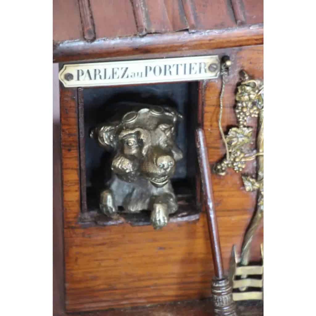 Boîte à cigares française du 19e siècle avec un chien en bronze dans sa niche. 5