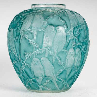 1919 René Lalique – Vase Perruches Verre Blanc Patiné Turquoise