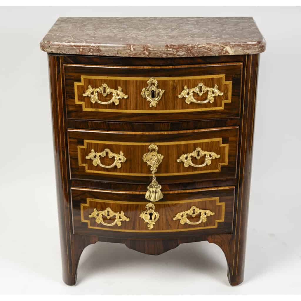 Commode d’époque Louis XV (1724 – 1774). 3